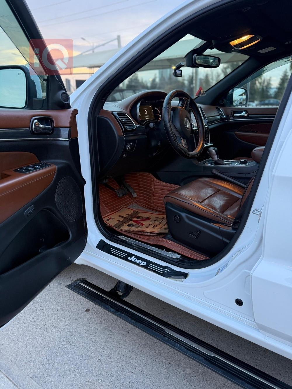 جیپ گراند شیرۆکی